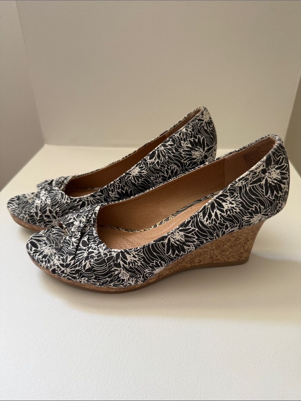Black & White Floral Wedge Peep-Toe